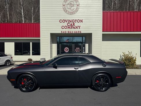 Used 2022 Dodge Challenger SXT w/ Driver Convenience Group image 3