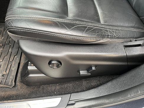 Used 2015 Jeep Grand Cherokee Limited image 28