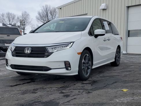 Certified 2024 Honda Odyssey Elite image 3