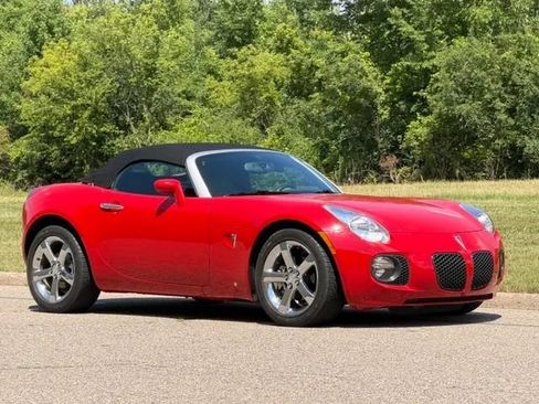 Used 2007 Pontiac Solstice GXP w/ Premium Package RWD image 3