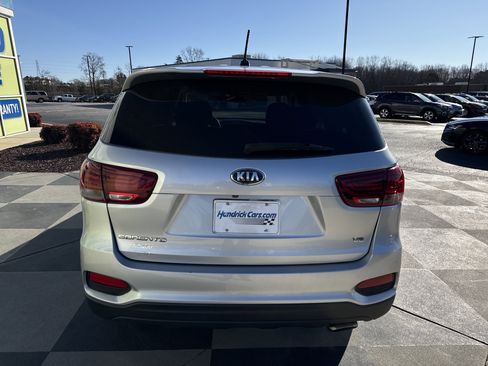 Used 2019 Kia Sorento AWD V6 image 9