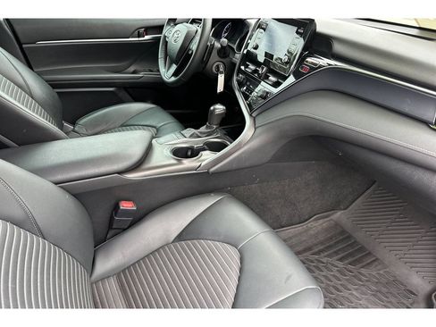 Used 2022 Toyota Camry SE FWD image 16