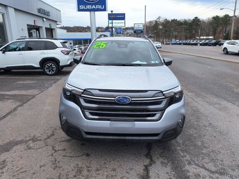 Used 2025 Subaru Forester Premium AWD/4WD image 3