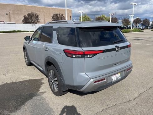 Used 2022 Nissan Pathfinder Platinum w/ Cargo Package image 7