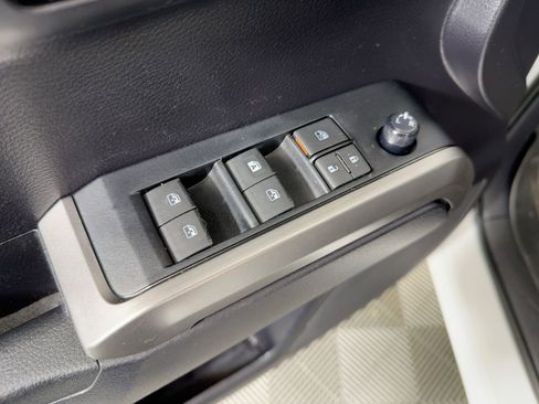 Used 2020 Toyota Tacoma SR5 image 10