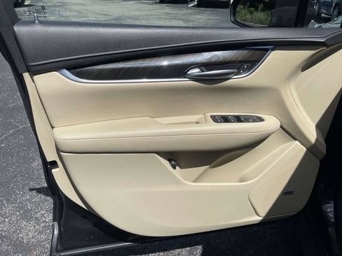 Used 2018 Cadillac XT5 AWD image 17