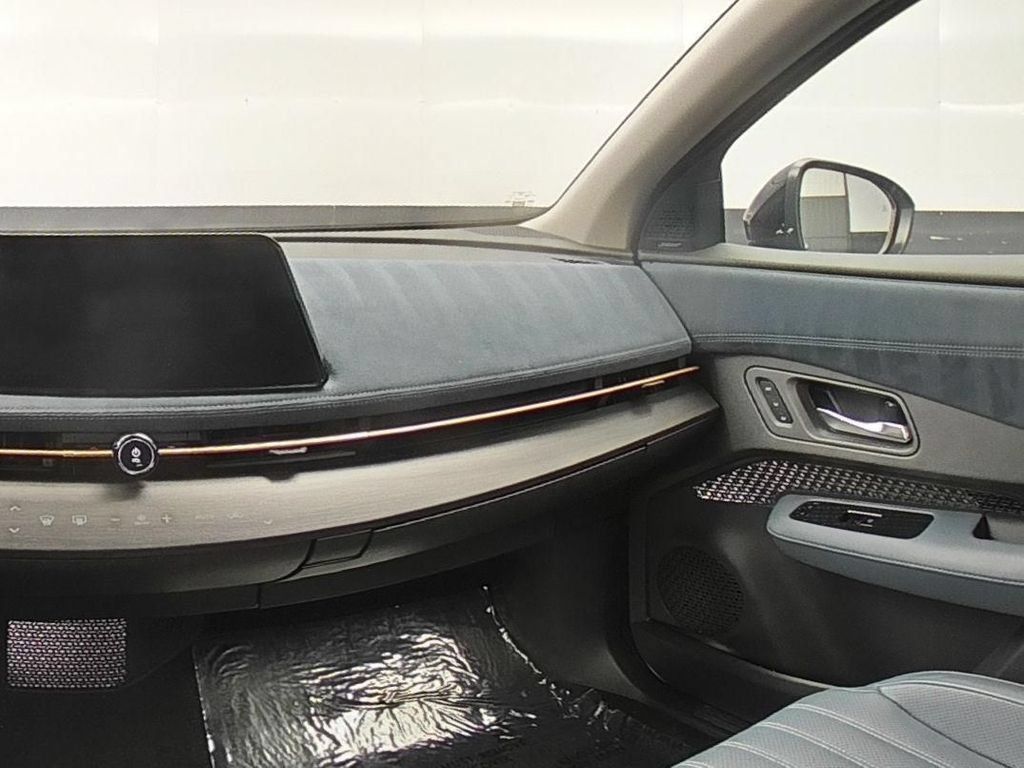 Used 2024 Nissan Ariya AWD image 25
