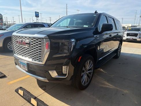 Used 2021 GMC Yukon XL Denali AWD/4WD image 3