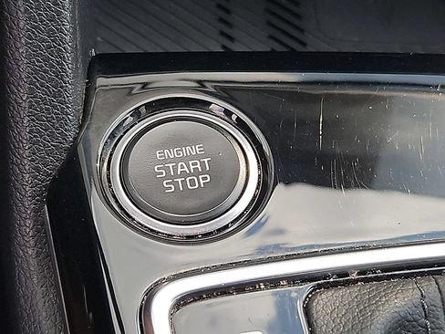 Certified 2023 Kia Sportage EX AWD/4WD image 18
