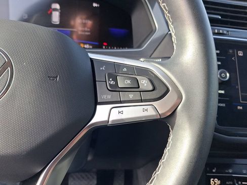 Certified 2023 Volkswagen Tiguan SE FWD image 19