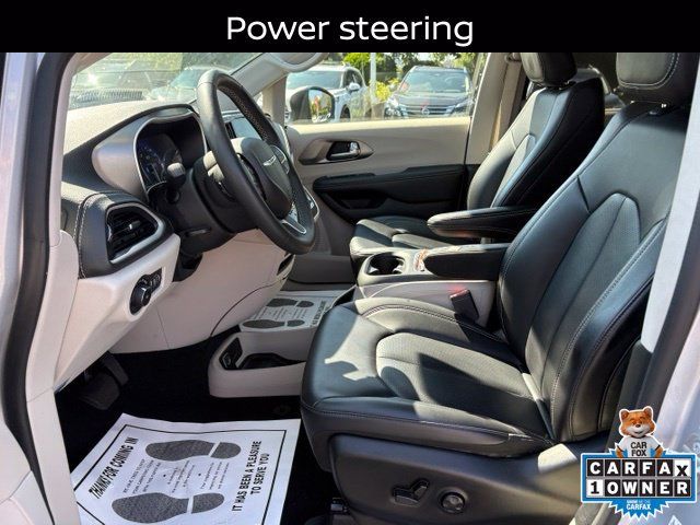 Used 2023 Chrysler Pacifica Touring-L AWD/4WD image 12