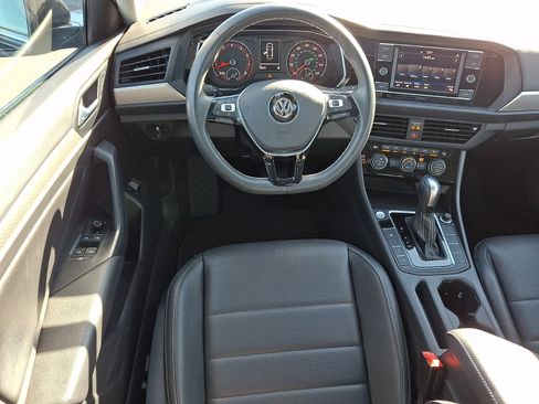 Used 2021 Volkswagen Jetta SE w/ SE Cold Weather Package image 11