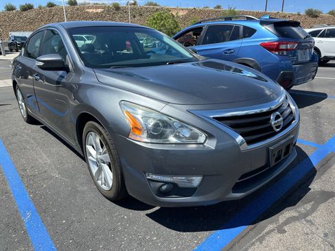 Used 2014 Nissan Altima 2.5 SL w/ Technology Package FWD image 4