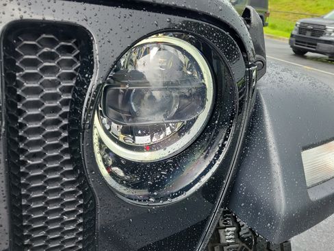 Used 2023 Jeep Wrangler Unlimited Sport AWD/4WD image 3