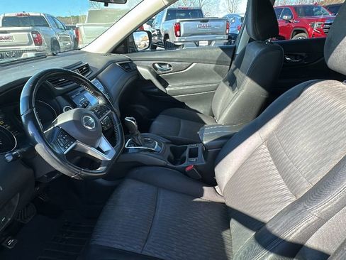 Used 2017 Nissan Rogue SV image 9
