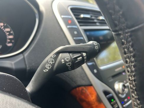 Used 2017 Lincoln MKX Reserve image 23