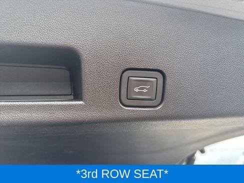 Used 2025 Chevrolet Traverse LT FWD image 10