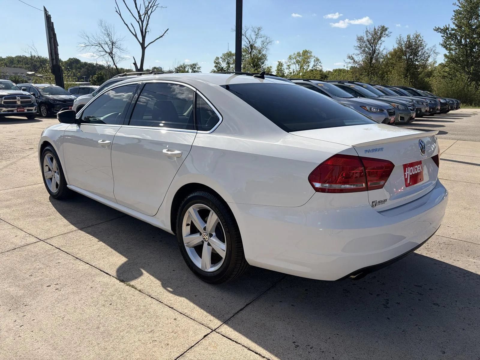 Used 2015 Volkswagen Passat 1.8T SE FWD image 6