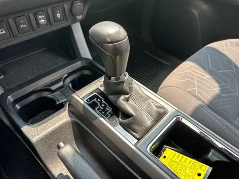 Used 2017 Toyota Tacoma TRD Off-Road w/ Premium & Technology Package AWD/4WD image 23