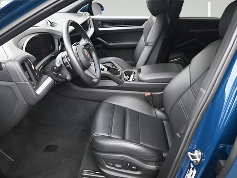 Certified 2025 Porsche Cayenne S AWD/4WD image 6