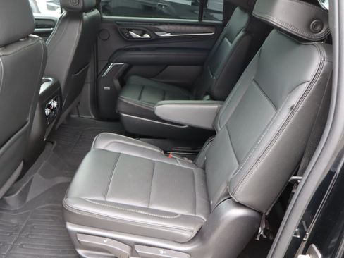 Used 2022 GMC Yukon XL Denali AWD/4WD image 34
