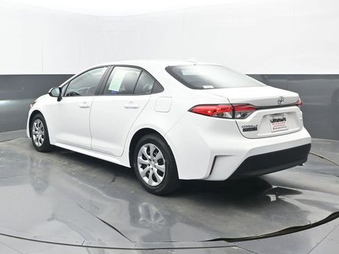 Used 2025 Toyota Corolla LE w/ Convenience Package image 3