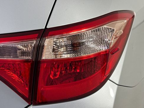 Used 2019 Toyota Corolla LE image 30