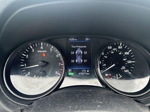 Used 2018 Nissan Rogue SV image 12