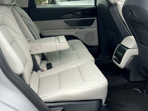 New 2026 Lincoln Nautilus Premier image 11