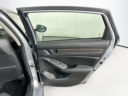 Used 2019 Honda Accord Touring image 30