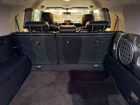 Used 2007 Toyota FJ Cruiser Sport Utility 2D image 37