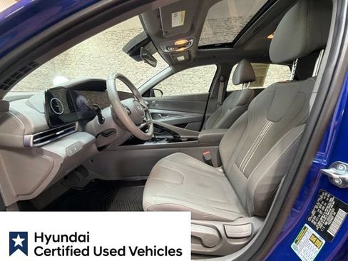 Used 2025 Hyundai Elantra SEL FWD image 23