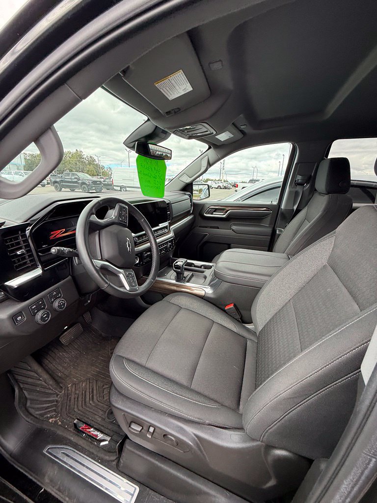Used 2025 Chevrolet Silverado 1500 RST w/ Z71 Off-Road Package AWD/4WD image 6