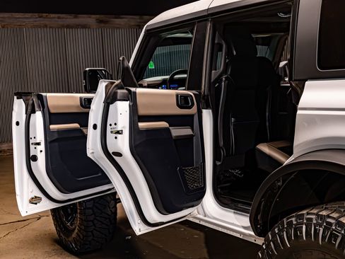 Used 2023 Ford Bronco Wildtrak image 29