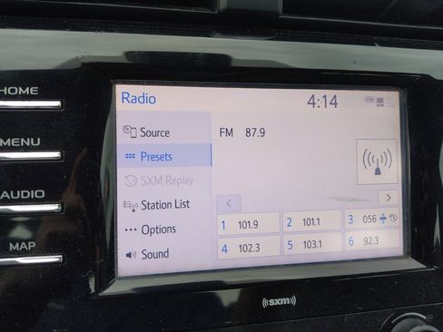 Used 2020 Toyota Camry SE image 25