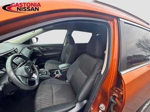 Used 2018 Nissan Rogue SV w/ Premium Package image 29