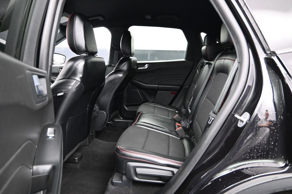 Certified 2025 Ford Escape ST-Line Select AWD/4WD image 16