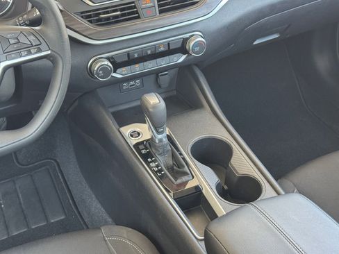 Used 2025 Nissan Altima 2.5 SV FWD image 42