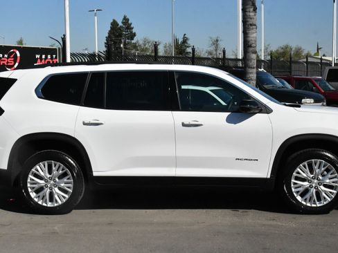 Used 2024 GMC Acadia Elevation image 9