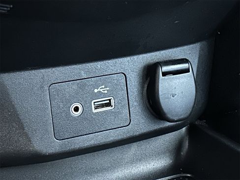 Certified 2019 Nissan Rogue S image 10