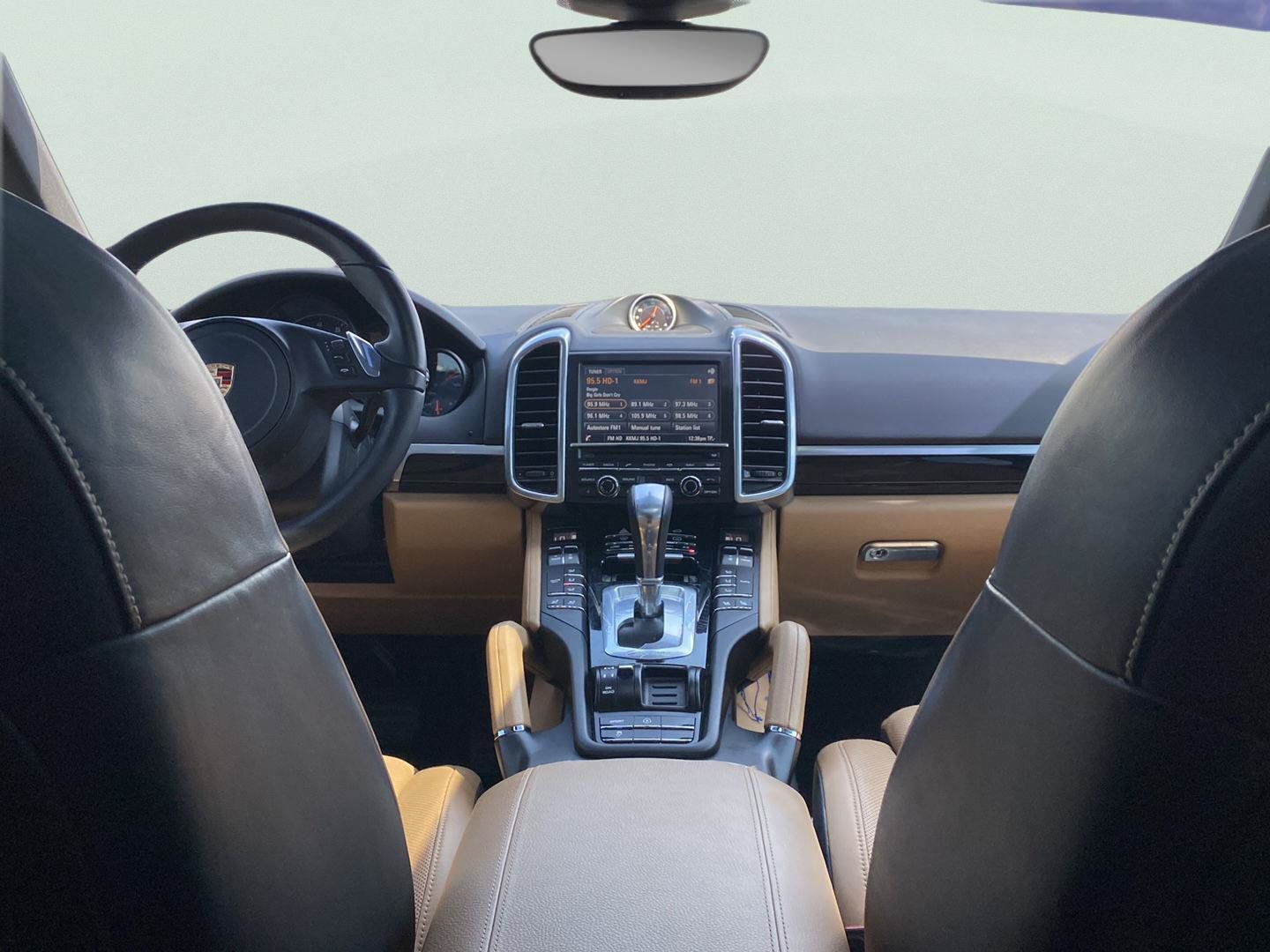Used 2014 Porsche Cayenne Platinum Edition AWD/4WD image 27