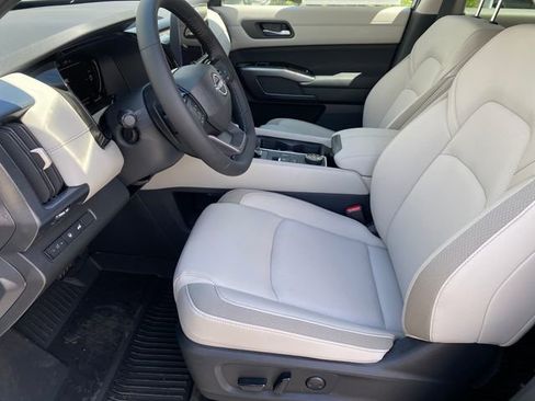 New 2026 Nissan Pathfinder SL AWD/4WD image 10