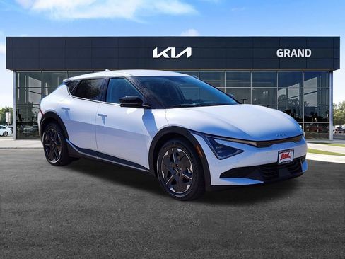 New 2025 Kia EV6 Light image 2