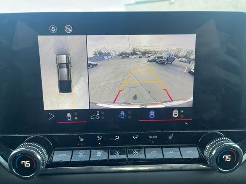 Used 2024 GMC Canyon Elevation w/ Elevation Premium Package image 16