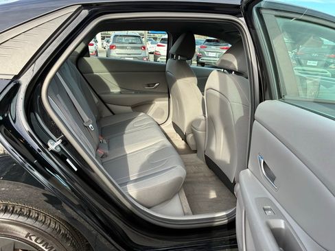 Used 2023 Hyundai Elantra SEL image 18