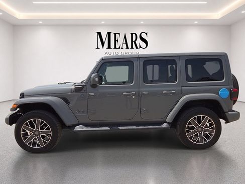 Used 2023 Jeep Wrangler Unlimited Sahara AWD/4WD image 2