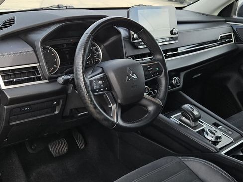 Used 2024 Mitsubishi Outlander SE image 19