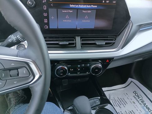 Used 2025 Chevrolet Trax LT w/ LT Convenience Package image 24