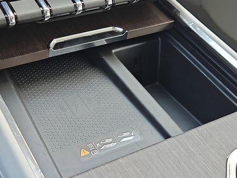 New 2026 GMC Acadia Denali w/ Super Cruise Package image 17