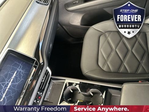 Used 2025 Volkswagen Atlas Cross Sport SE FWD image 25